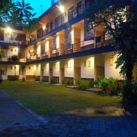 Urbanview Hotel Wayan Mansion Денпасар Екстериор снимка