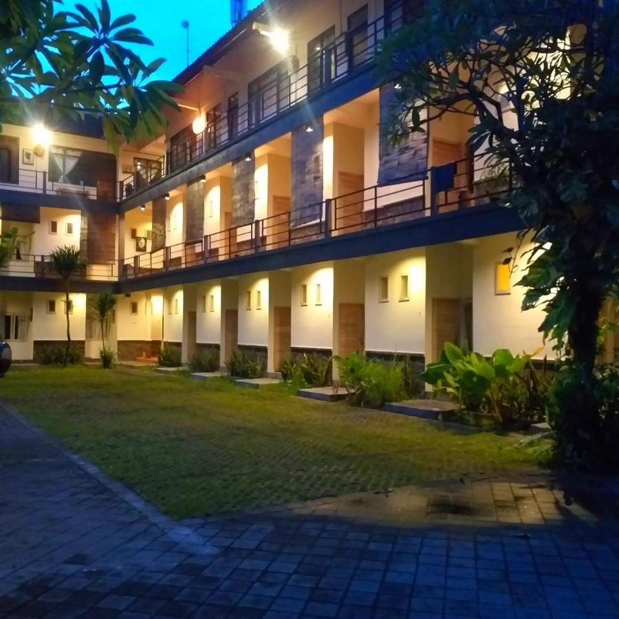 Urbanview Hotel Wayan Mansion Денпасар Екстериор снимка