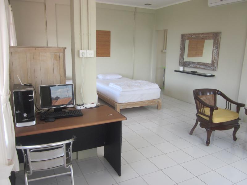Urbanview Hotel Wayan Mansion Денпасар Екстериор снимка