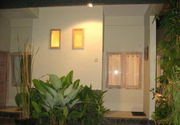 Urbanview Hotel Wayan Mansion Денпасар Екстериор снимка