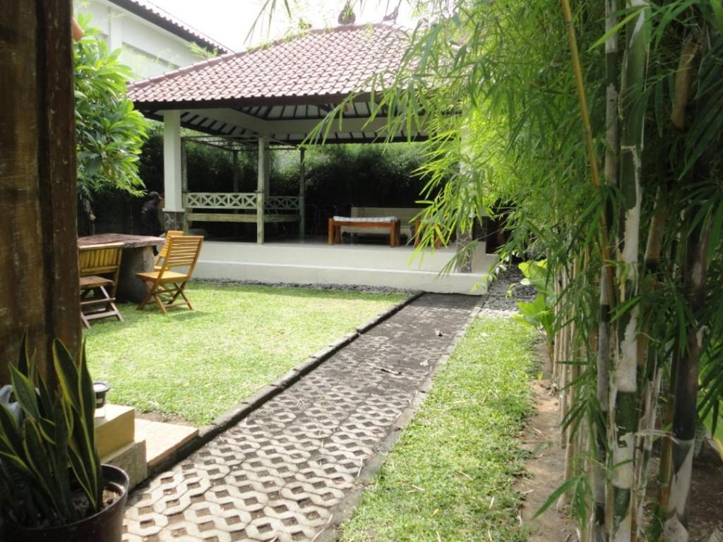 Urbanview Hotel Wayan Mansion Денпасар Екстериор снимка