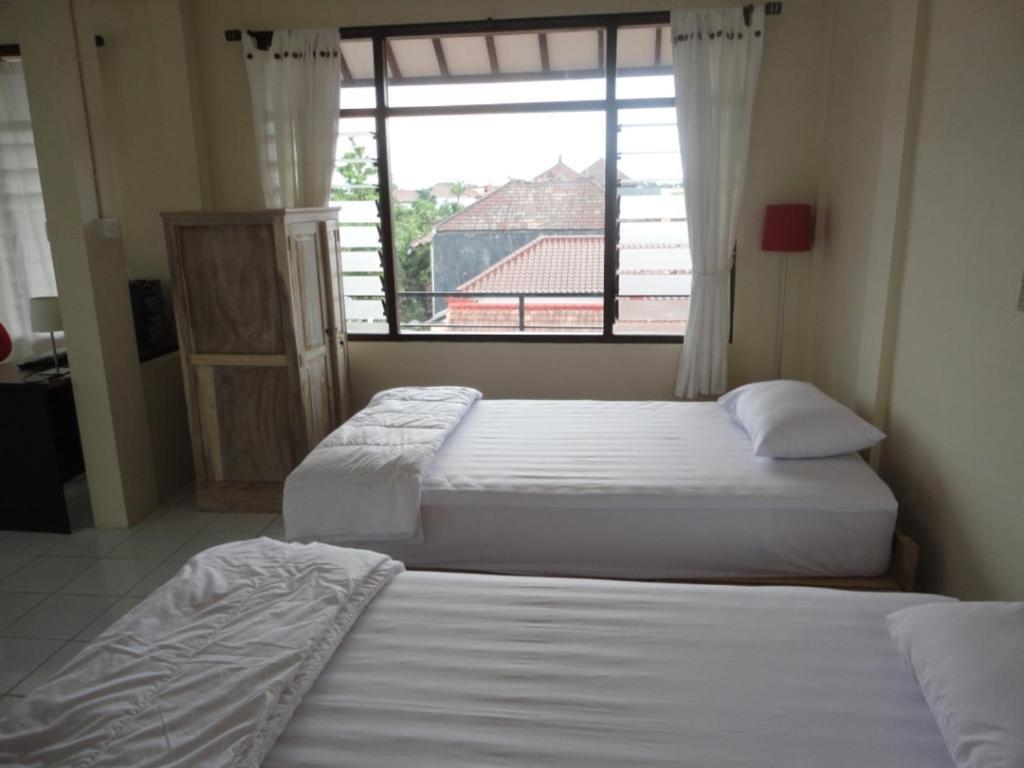 Urbanview Hotel Wayan Mansion Денпасар Стая снимка