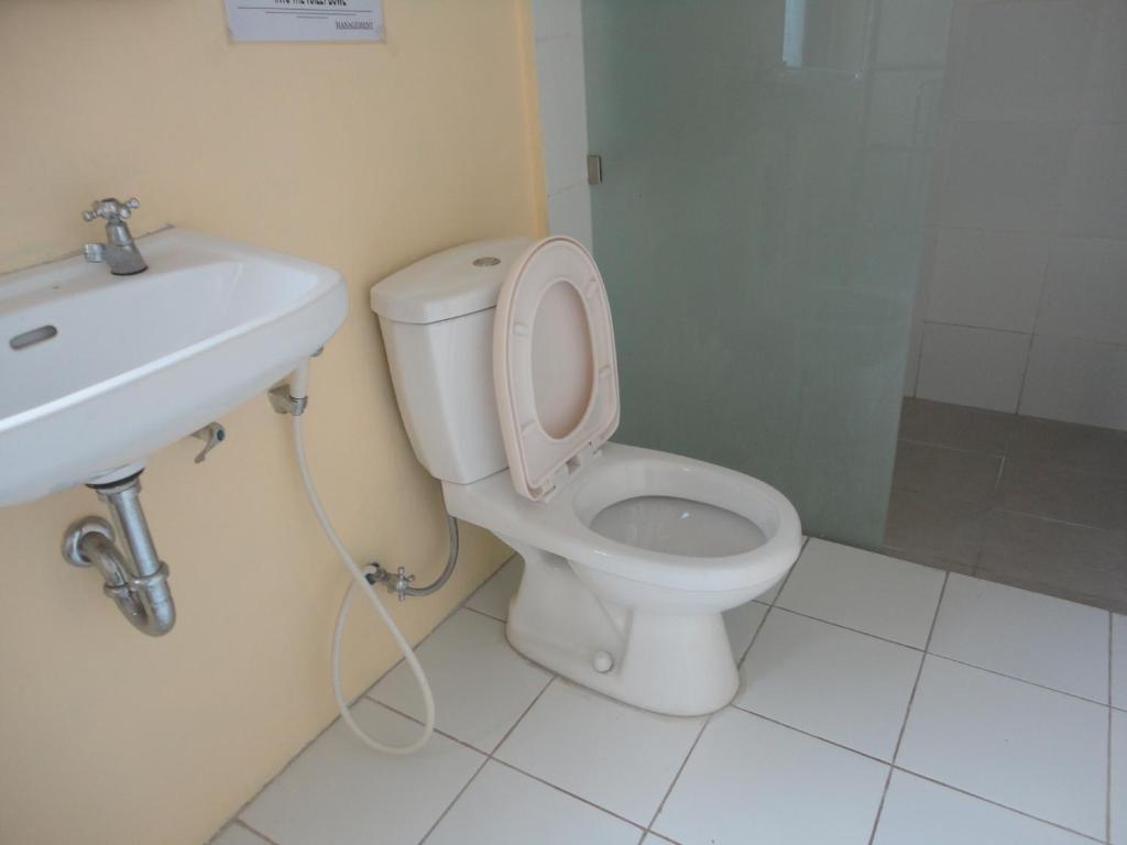 Urbanview Hotel Wayan Mansion Денпасар Стая снимка